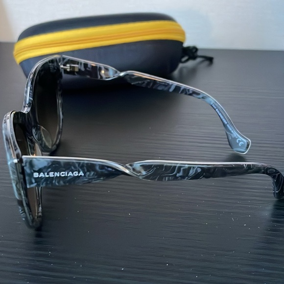 Balenciaga Marbled Cat Eye Sunglasses with case main image 4